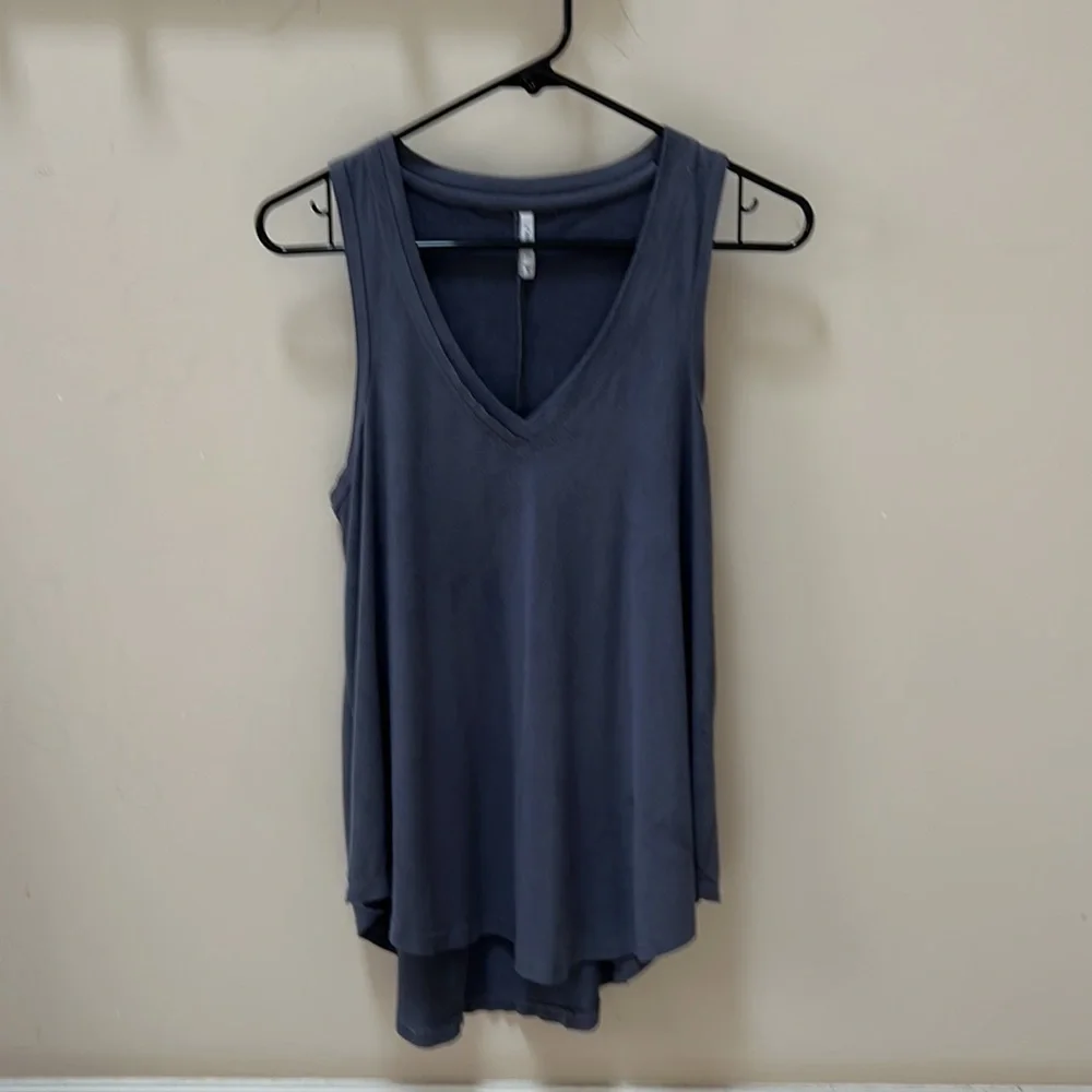 Z Supply dark purple vegan suede v neck sleeveless top Size S - Picture 2 of 5